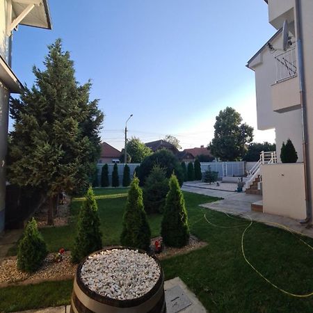 Cosa-Nostra Apartment Hajduszoboszlo Ngoại thất bức ảnh